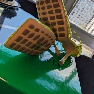 New never worn Bottega Veneta Web Stretch Sandals in Kiwi with box and shoe bags